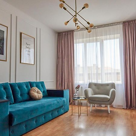 Lux Apartment Mukacheve Bagian luar foto
