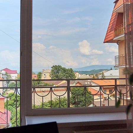 Lux Apartment Mukacheve Bagian luar foto