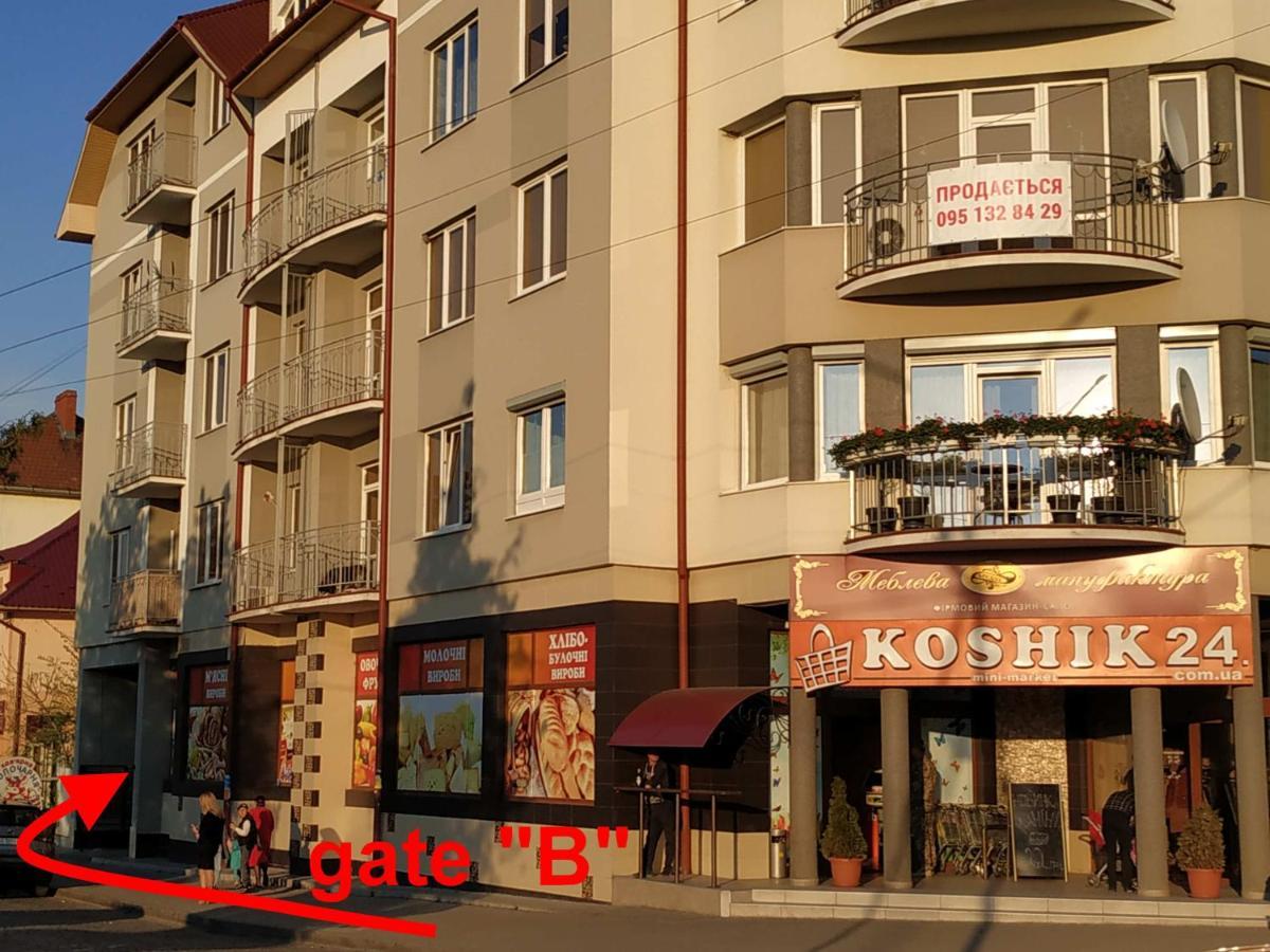 Lux Apartment Mukacheve Bagian luar foto