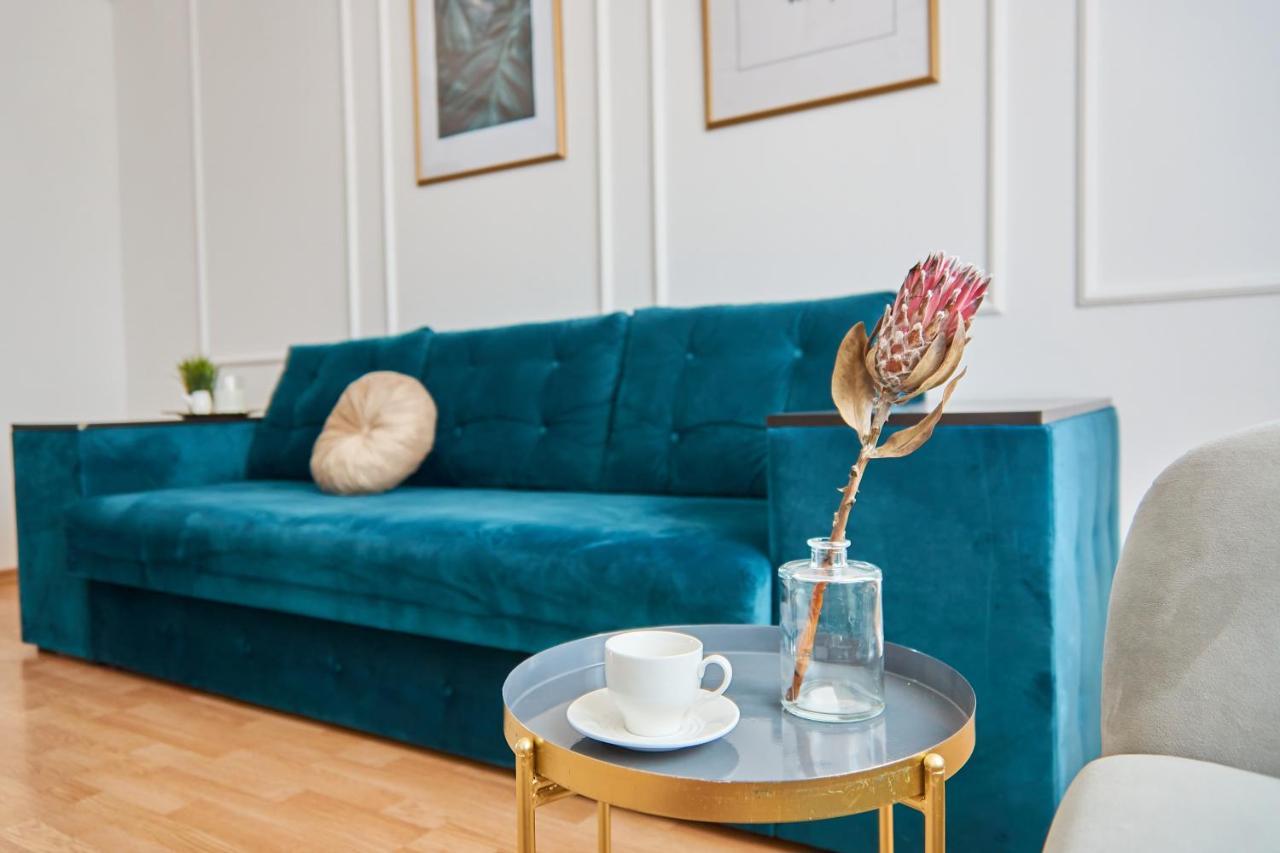 Lux Apartment Mukacheve Bagian luar foto