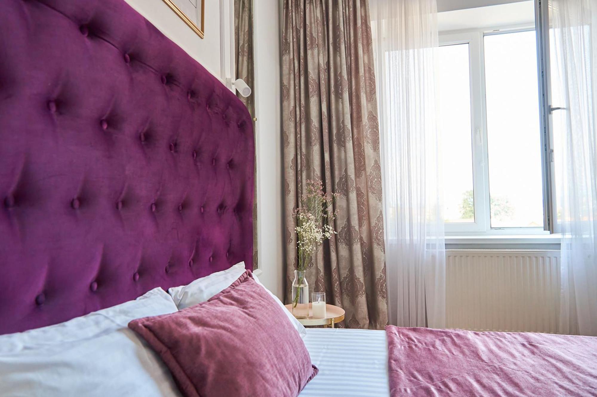 Lux Apartment Mukacheve Bagian luar foto